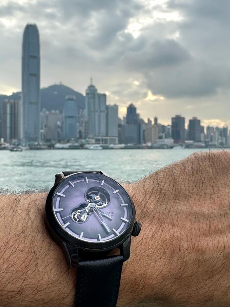 Chapitre 3.7 Montre automatique en pvd noir de fabrication suisse à Hong Kong